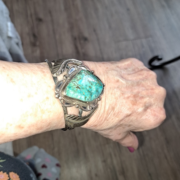 Vintage Turquise Silver Bracelet. Reasonable offers considered. 2 1/4 x 2 inches - Picture 11 of 16